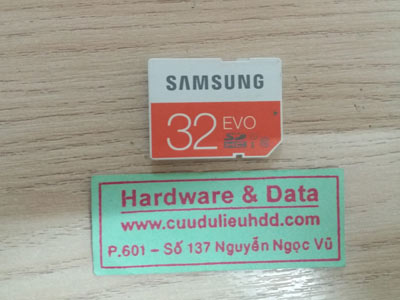 The nhớ Samsung 32GB đòi format